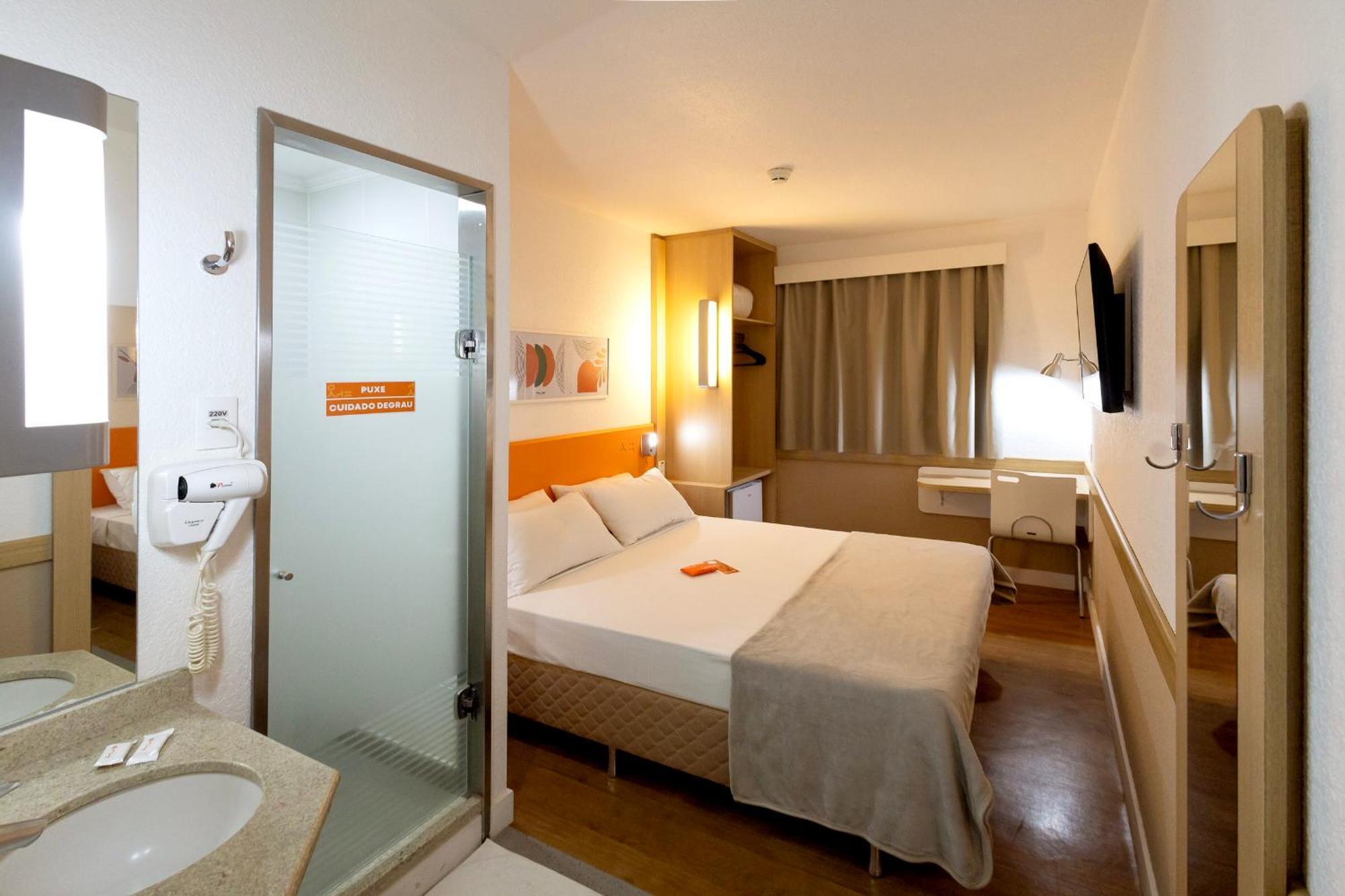 Hus Hotel Маринга Экстерьер фото